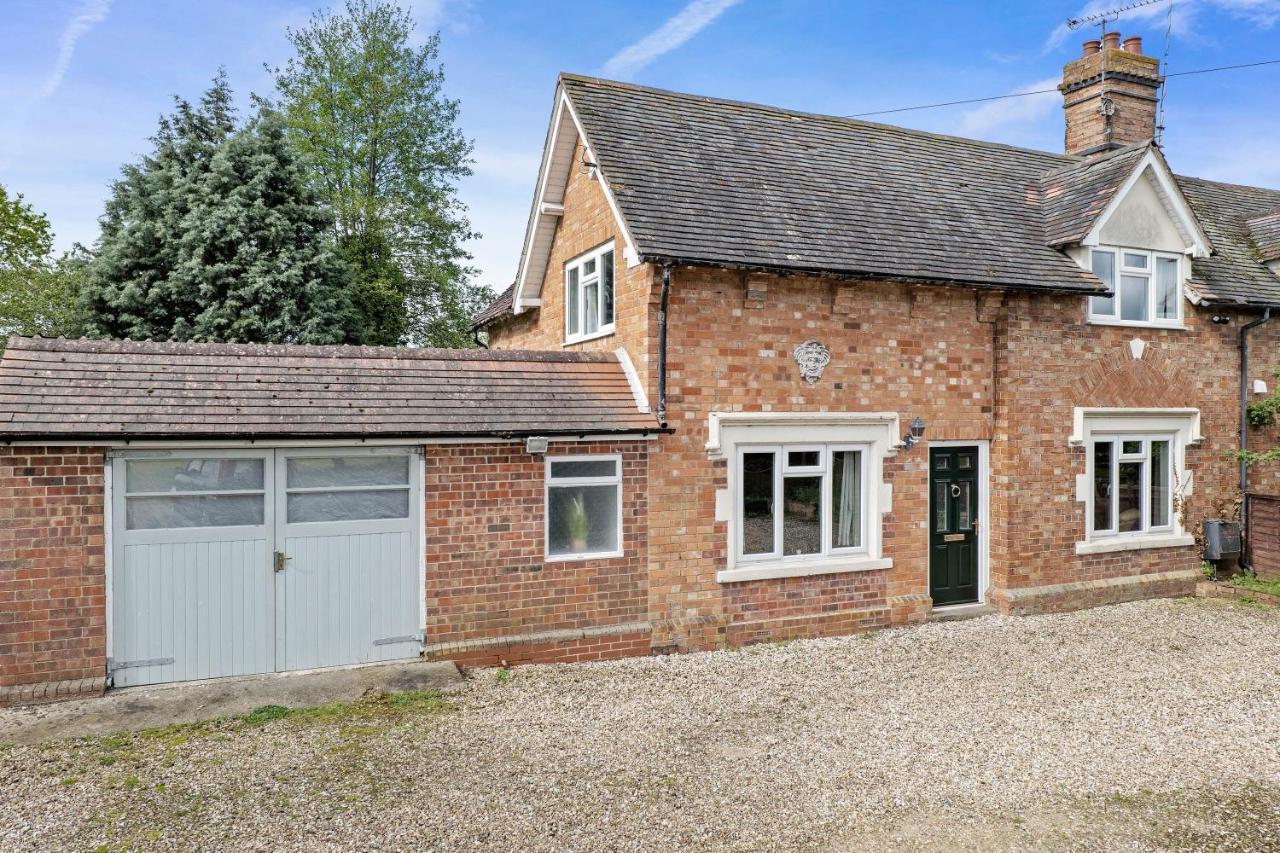 Wheelbarrow Cottage Bengeworth Екстер'єр фото