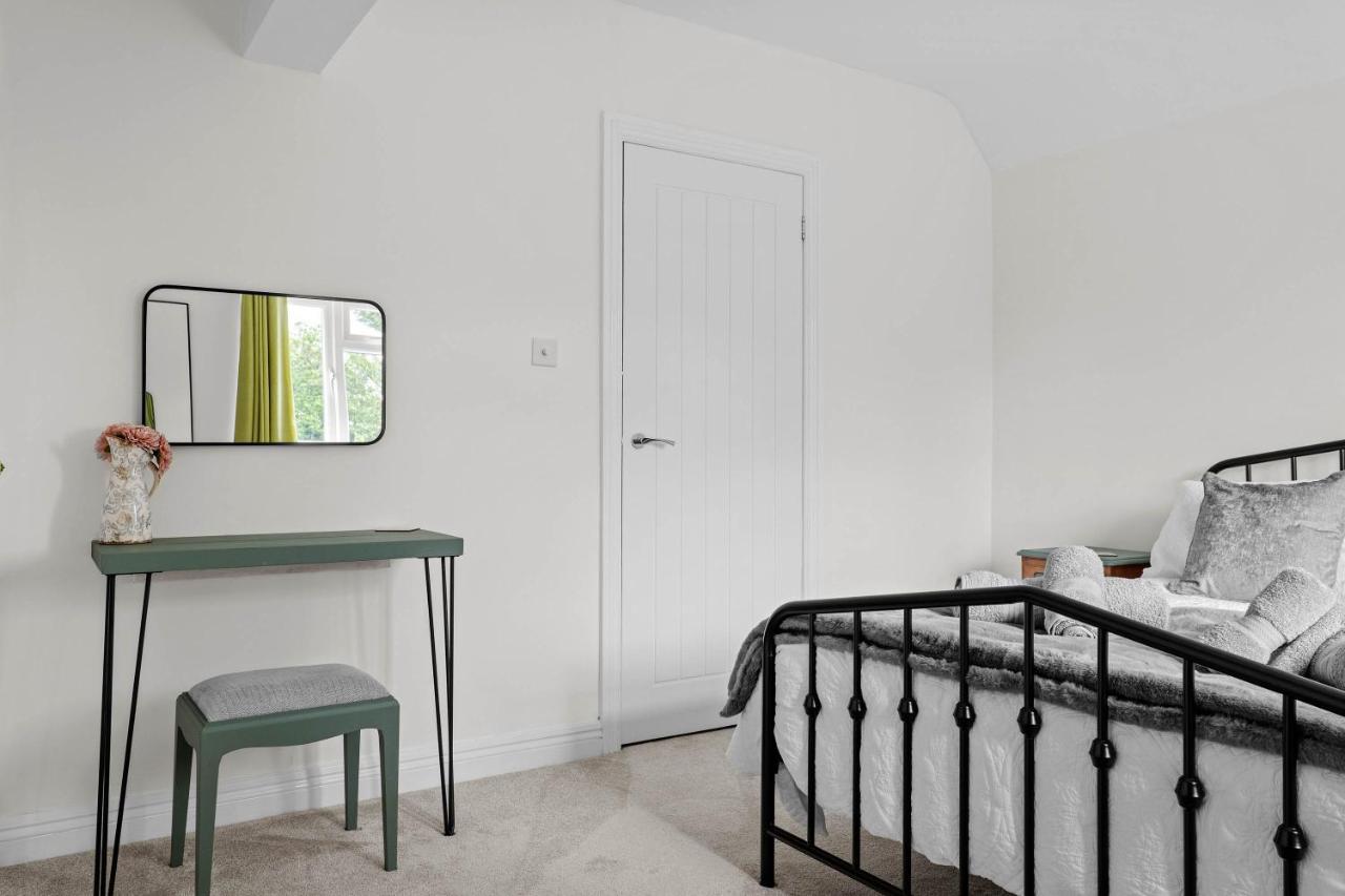 Wheelbarrow Cottage Bengeworth Екстер'єр фото