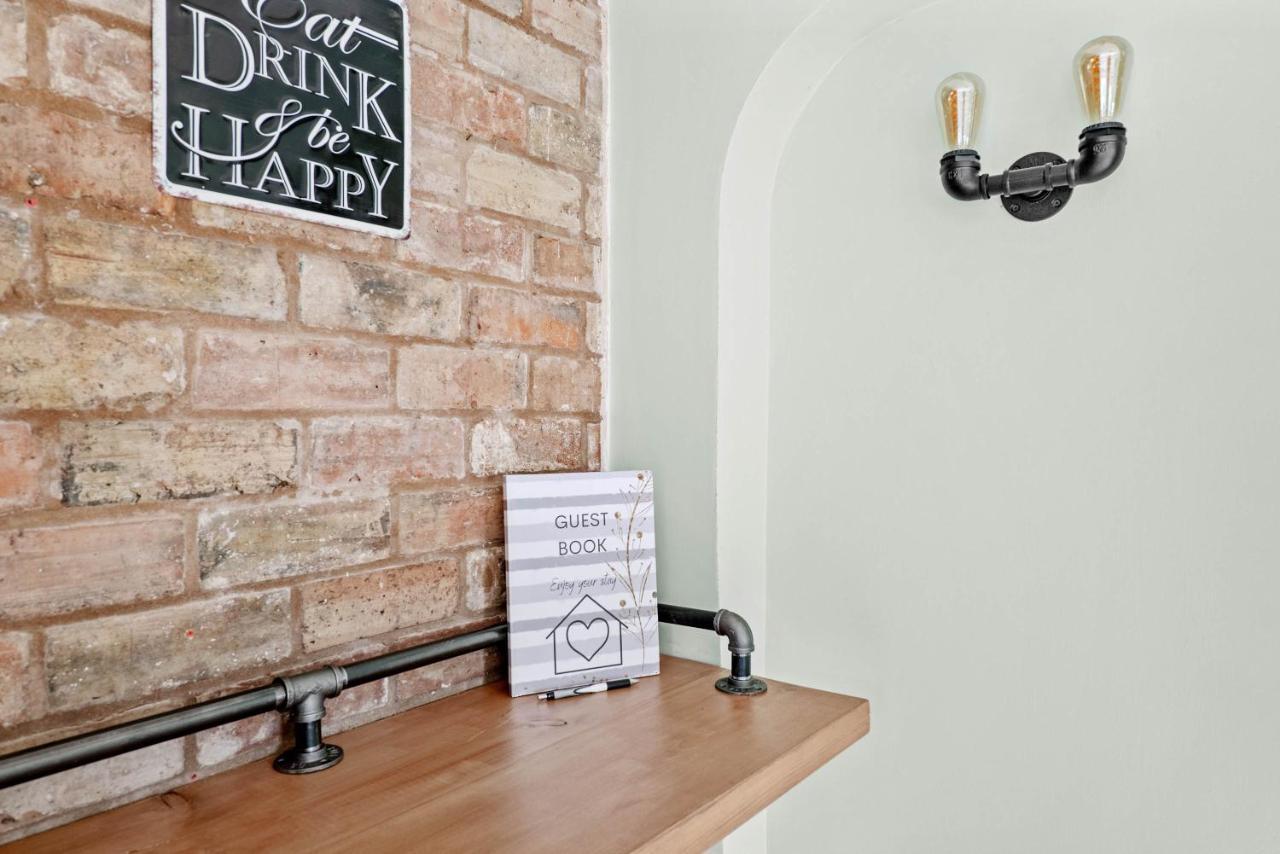 Wheelbarrow Cottage Bengeworth Екстер'єр фото